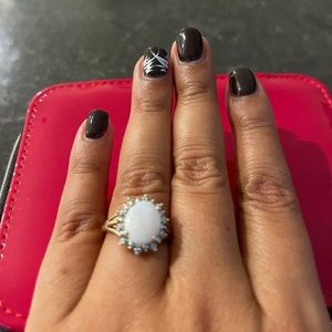 Gorgeous 14 carat yellow gold OPAL Ring